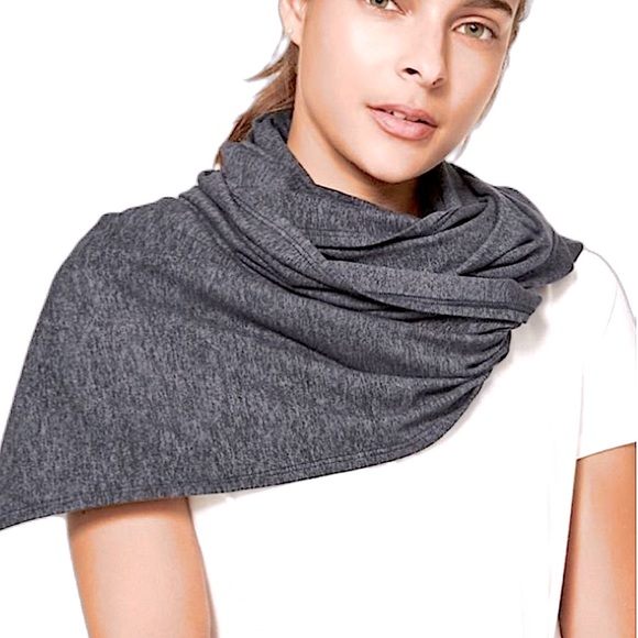 dark grey Lululemon vinyasa scarf | cozy & versatile rulu style - Picture 9 of 11